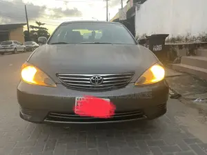 Toyota Camry LE 4dr Sedan (2.4L 4cyl 5A) 2005 Gray