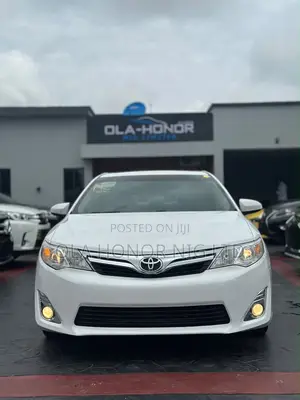 Toyota Camry XLE 4dr Sedan (2.5L 4cyl 6A) 2014 White