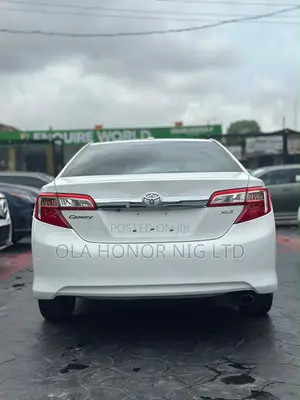 Toyota Camry XLE 4dr Sedan (2.5L 4cyl 6A) 2014 White