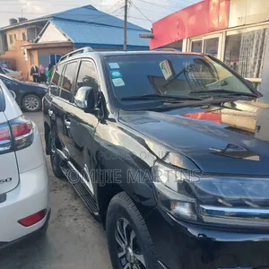 Toyota Land Cruiser 2010 Black