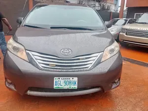 Toyota Sienna 2010 Gray