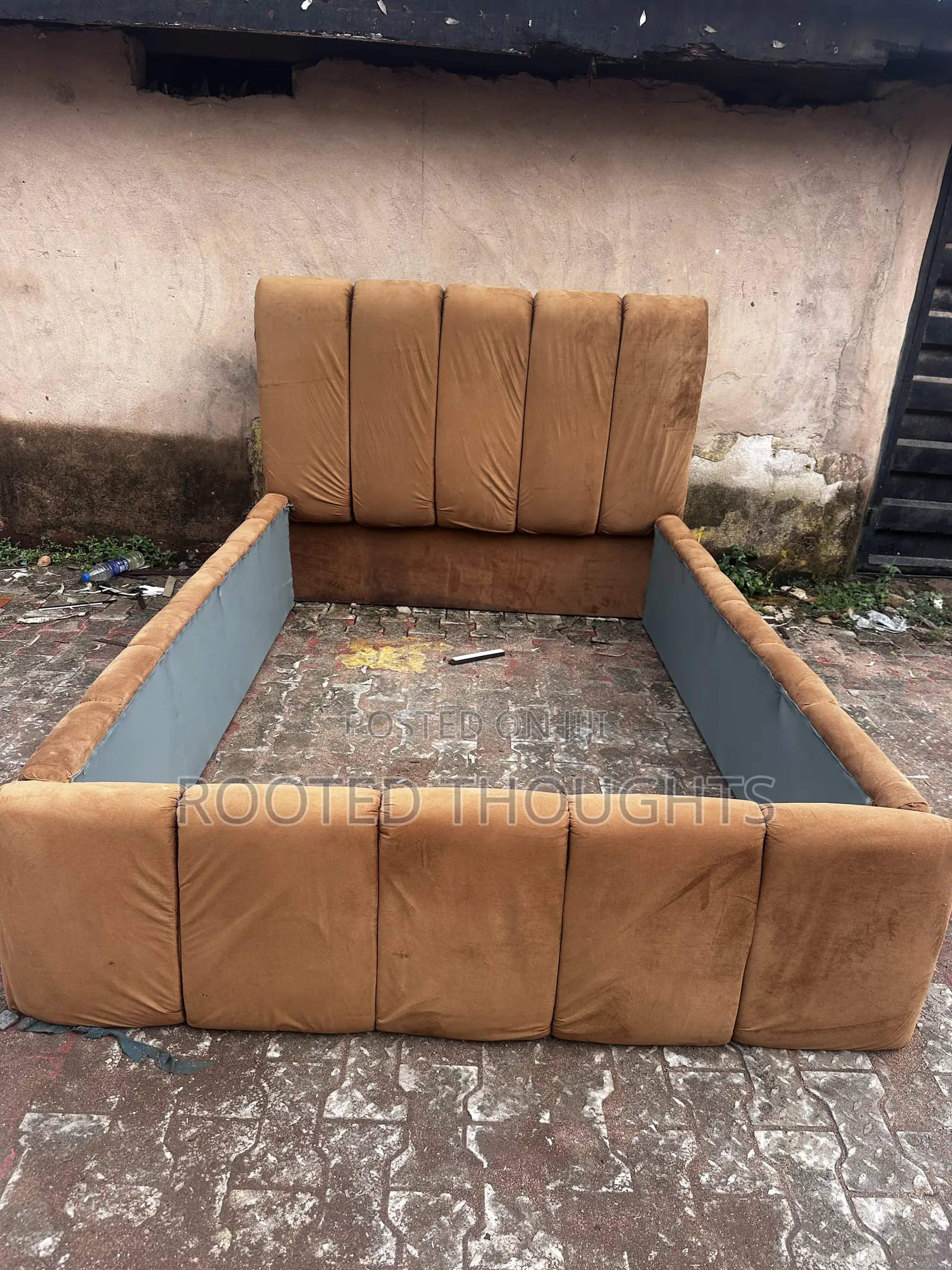 Bedframe/Bedstand