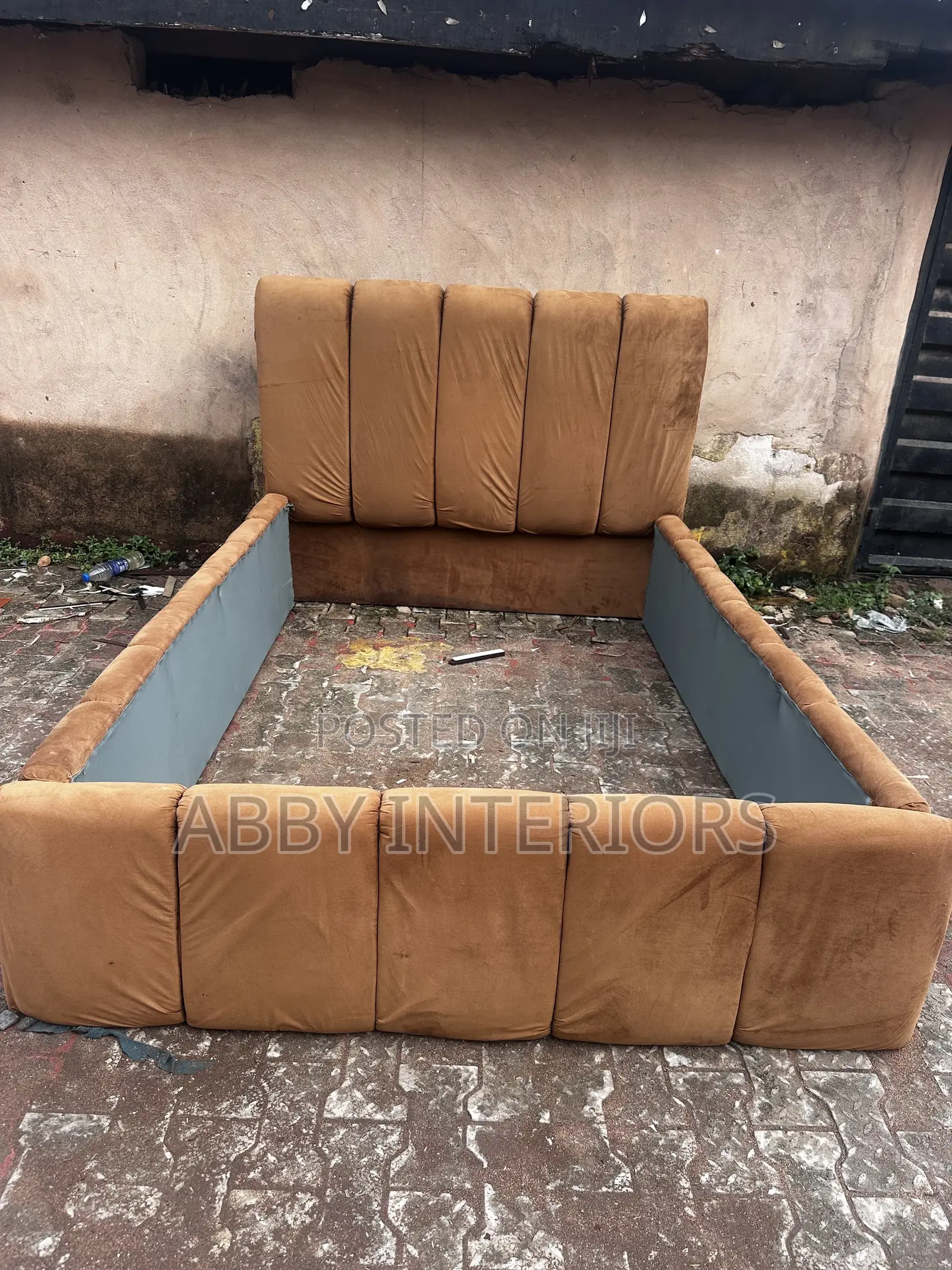 Bedframe/Bedstand