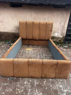 Bedframe/Bedstand