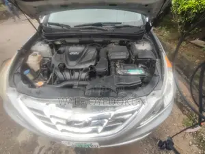 Hyundai Sonata SE 2.0T Sedan FWD (2.0L 4cyl 6A) 2011 Silver