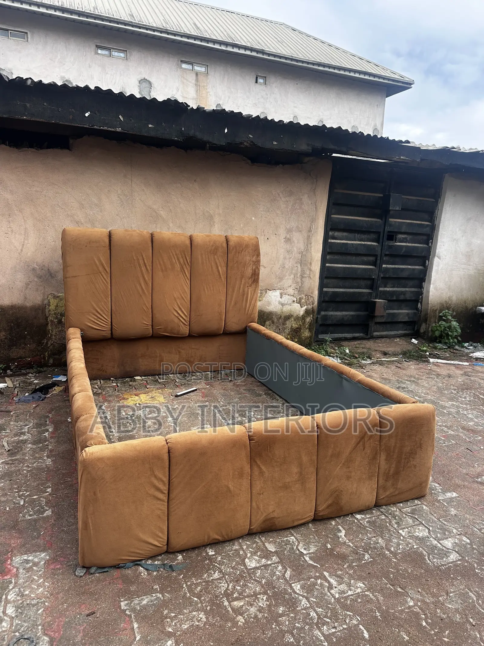 Bedframe/Bedstand