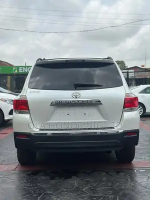 Toyota Highlander Limited 2011 White
