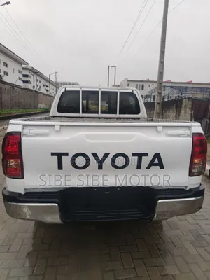 Toyota Hilux 2018 White