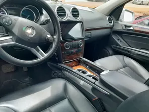 Mercedes-Benz GL-Class 2010 Silver