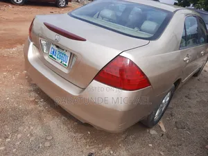 Honda Accord 2007 Gold