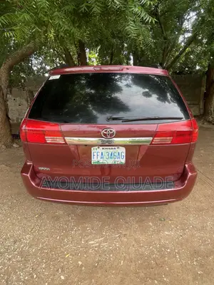 Toyota Sienna 2006 Red