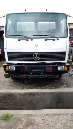 Mercedes-Benz 2000 White