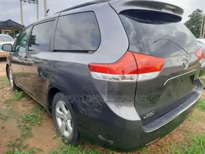 Toyota Sienna 2011 Gray
