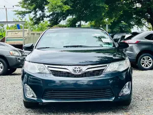 Toyota Camry XLE 4dr Sedan (2.5L 4cyl 6A) 2013 Green