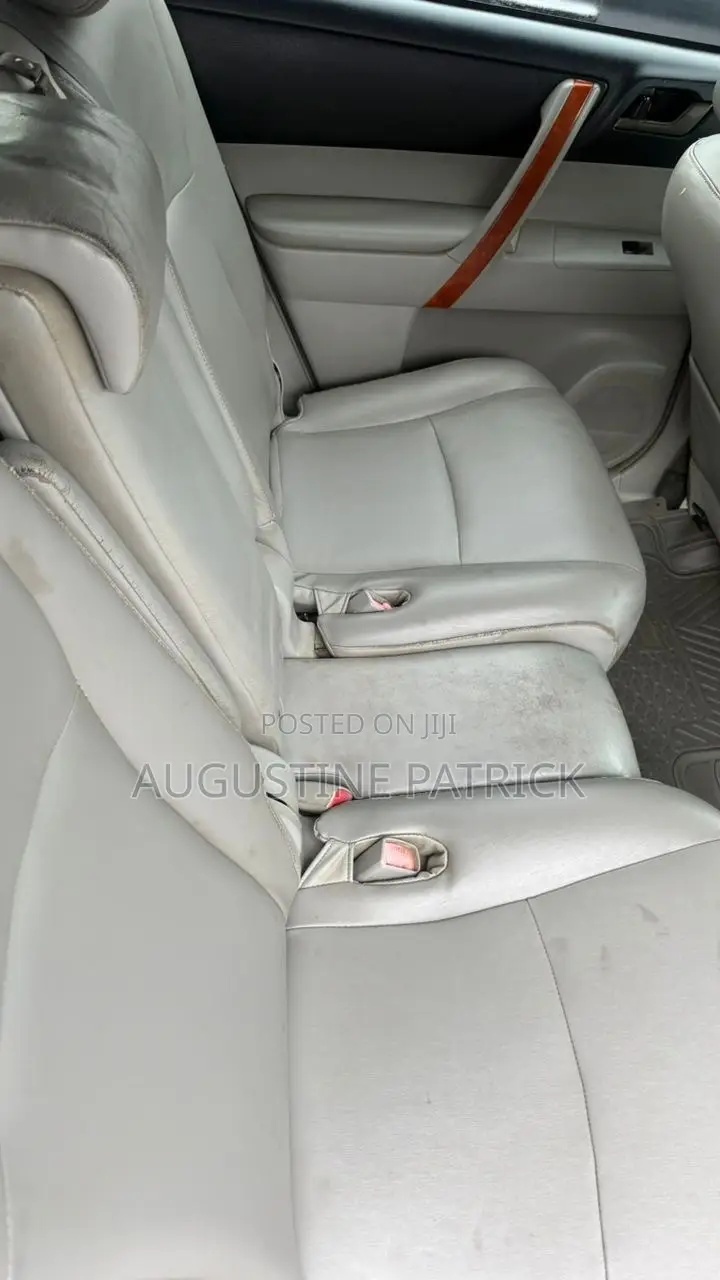 Toyota Highlander 2011 Silver