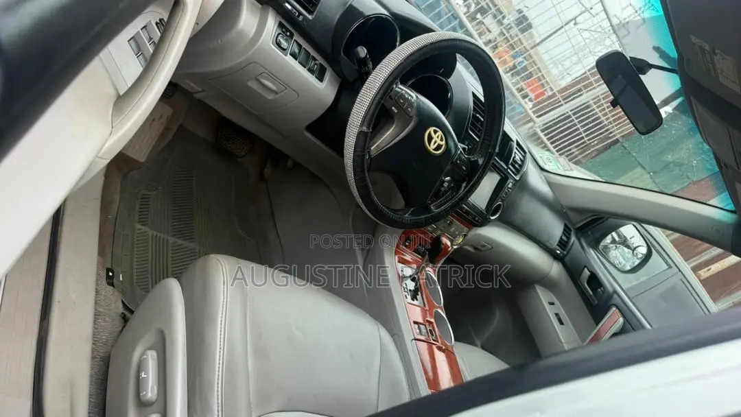 Toyota Highlander 2011 Silver