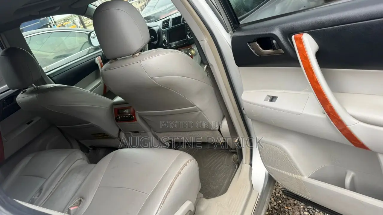 Toyota Highlander 2011 Silver