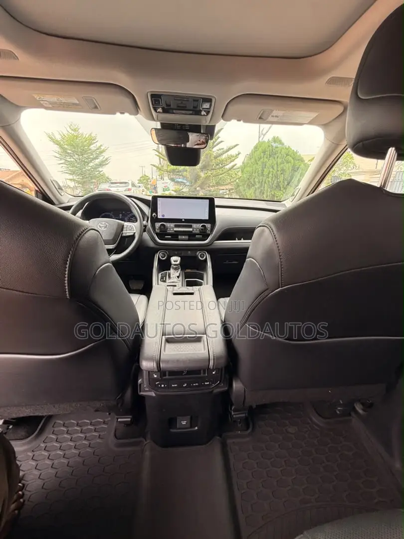 Toyota Highlander 2024 Red