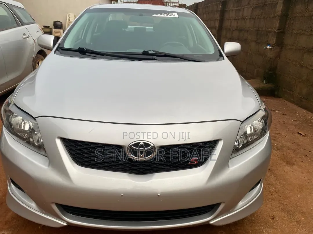 Toyota Corolla 2010 Silver