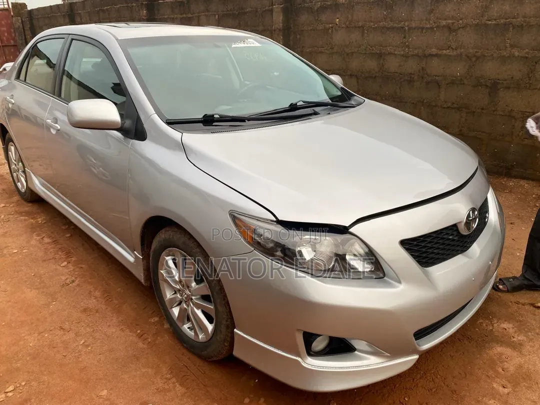 Toyota Corolla 2010 Silver