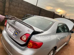 Toyota Corolla 2010 Silver
