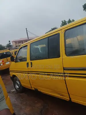Volkswagen Transporter 2008 Yellow