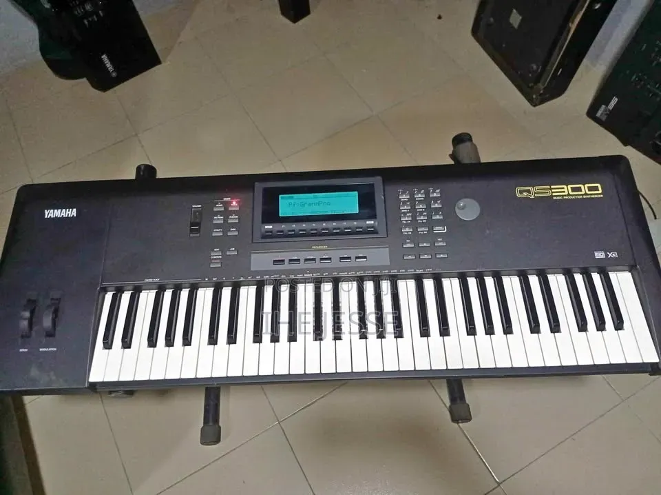 Yamaha Qs300 Synthesizer Keyboard