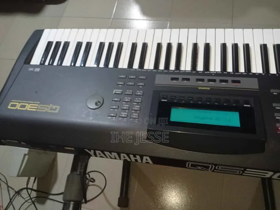 Yamaha Qs300 Synthesizer Keyboard