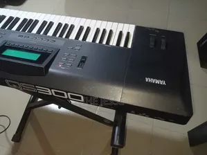 Yamaha Qs300 Synthesizer Keyboard