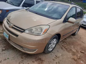 Toyota Sienna 2005 Gold