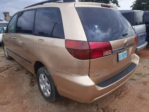 Toyota Sienna 2005 Gold