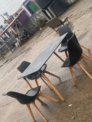 Top Quality 4 Seaters Dinning Set With Wooden Legs