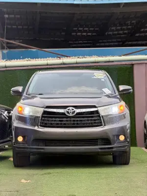 Toyota Highlander LE 4dr SUV AWD (3.5L 6cyl 6A) 2014 Gray