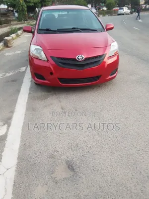 Toyota Yaris 1.3 2008 Maroon