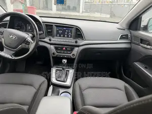 Hyundai Elantra 2017 Silver