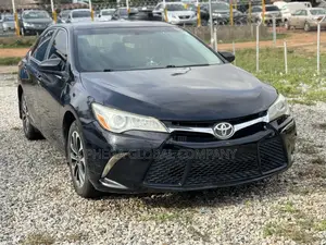 Toyota Camry SE 4dr Sedan (2.5L 4cyl 6A) 2015 Gray