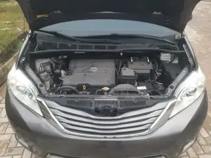 Toyota Sienna 2014 Gray