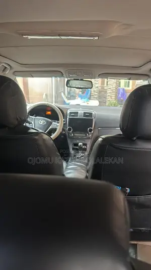 Toyota Avensis 2010 Gray