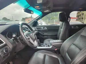 Silver Ford Explorer for Hire