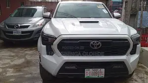 Toyota Tacoma 2024 White