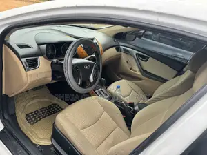 Hyundai Elantra Limited Sedan FWD (1.8L 4cyl 6A) 2013 White