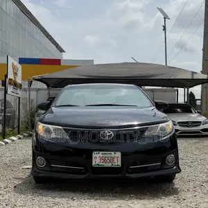Toyota Camry SE 4dr Sedan (3.5L 6cyl 6A) 2014 Black