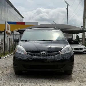 Toyota Sienna 2010 Black