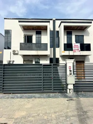 4bdrm Duplex in Chevron for sale
