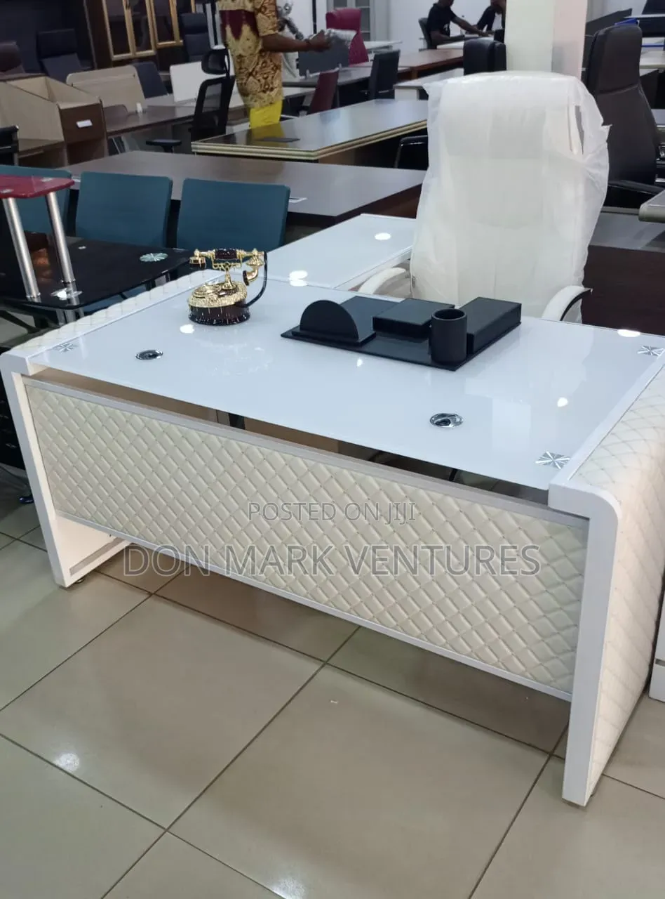 Executive Glass Table 1.6miter