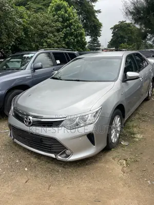 Toyota Camry XLE 4dr Sedan (2.5L 4cyl 6A) 2014 Silver