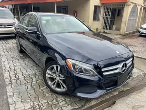 Mercedes-Benz C300 2015 Blue