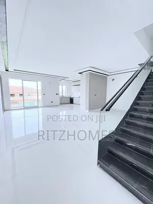 2bdrm Apartment in Lekki Phase 1 for rent