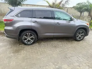 Toyota Highlander XLE V6 4x4 (3.5L 6cyl 6A) 2016 Gray
