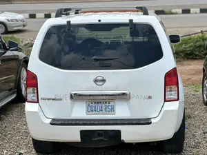 Nissan Pathfinder LE 4x4 2005 White